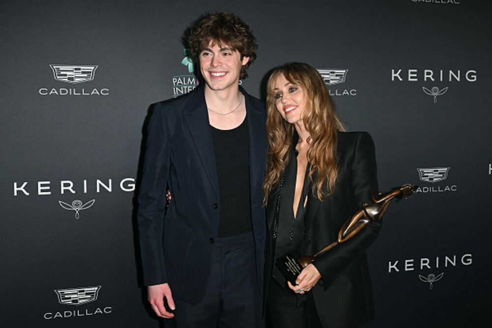 Miley Cyrus și mama ei au strălucit la Festivalul de Film de la Palm Springs. Cele două seamănă izbitor. GALERIE FOTO - Imaginea 20