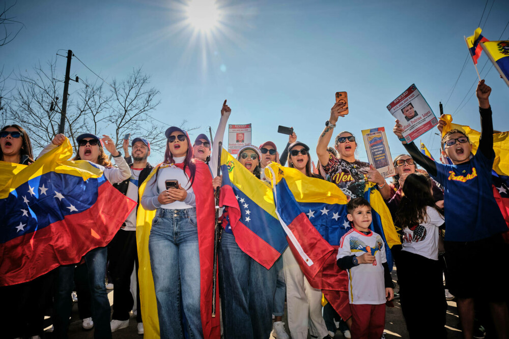 Venezuelenii din Florida au sărbătorit capturarea lui Nicolas Maduro. „Sunt mulți ani în care am așteptat acest moment”. FOTO - Imaginea 3