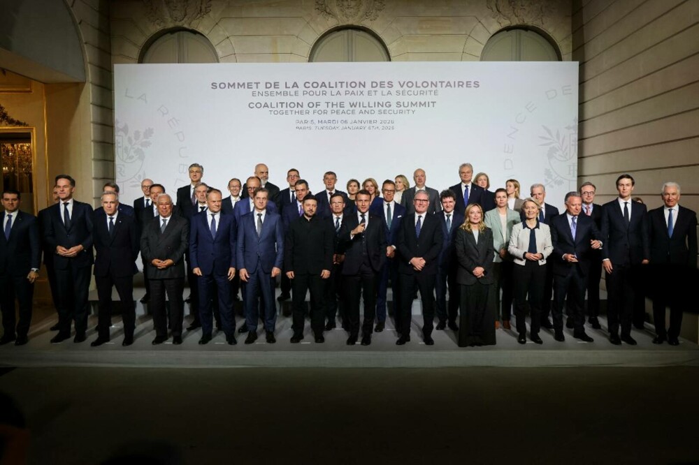 Summit-ul din Paris. VIDEO cu președintele Nicușor Dan, poziționat ”strategic” la fotografia de grup, lângă liderii Europei - Imaginea 1