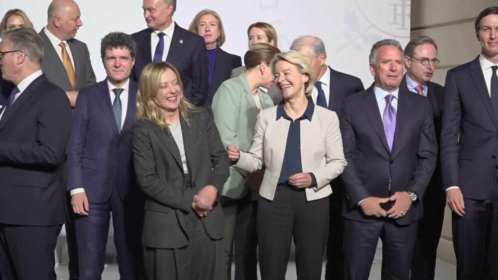 Summit-ul din Paris. VIDEO cu președintele Nicușor Dan, poziționat ”strategic” la fotografia de grup, lângă liderii Europei - Imaginea 10