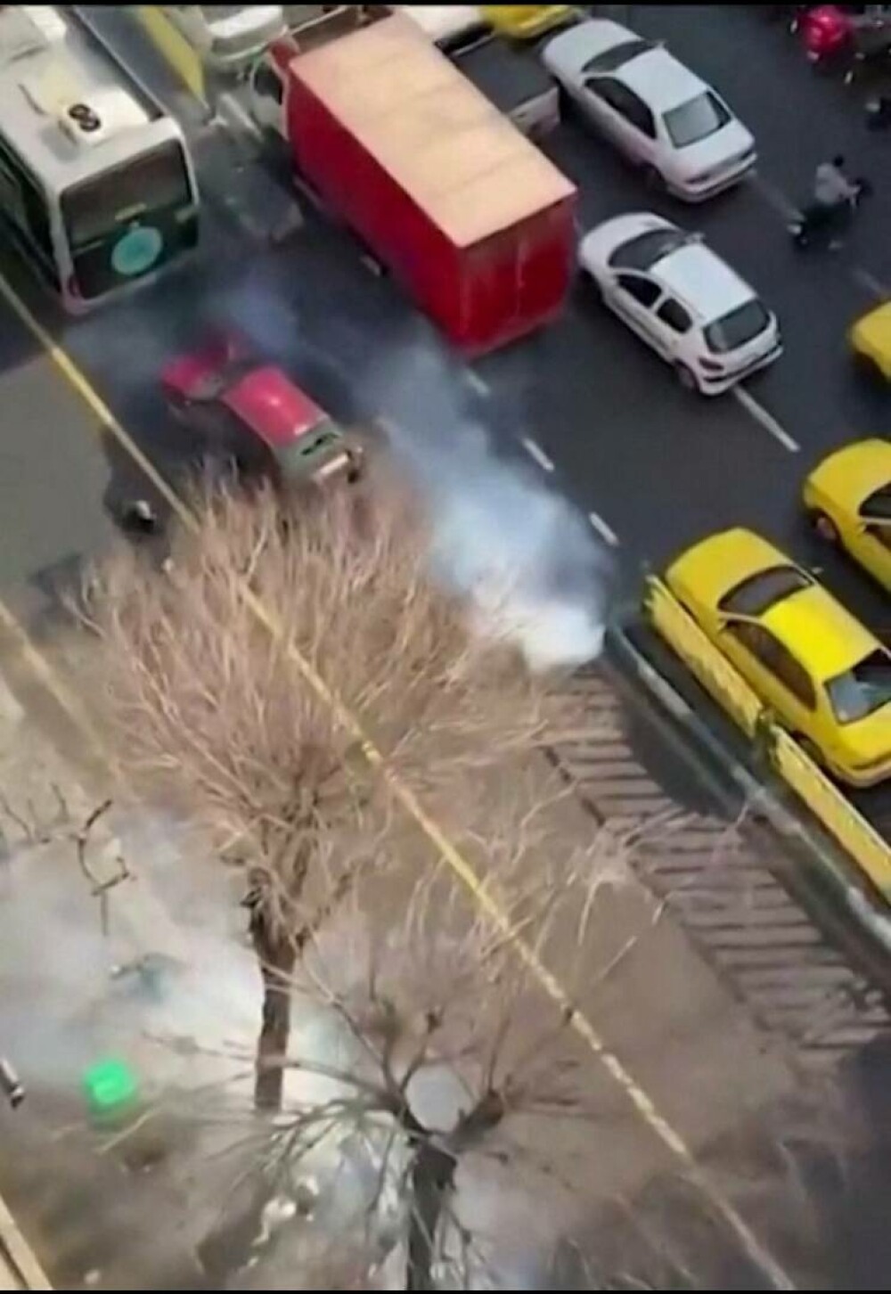 Protestele sângeroase din Iran, în imagini. Adevărate lupte s-au dat în bazarul din Teheran: „Libertate!” | GALERIE FOTO - Imaginea 4