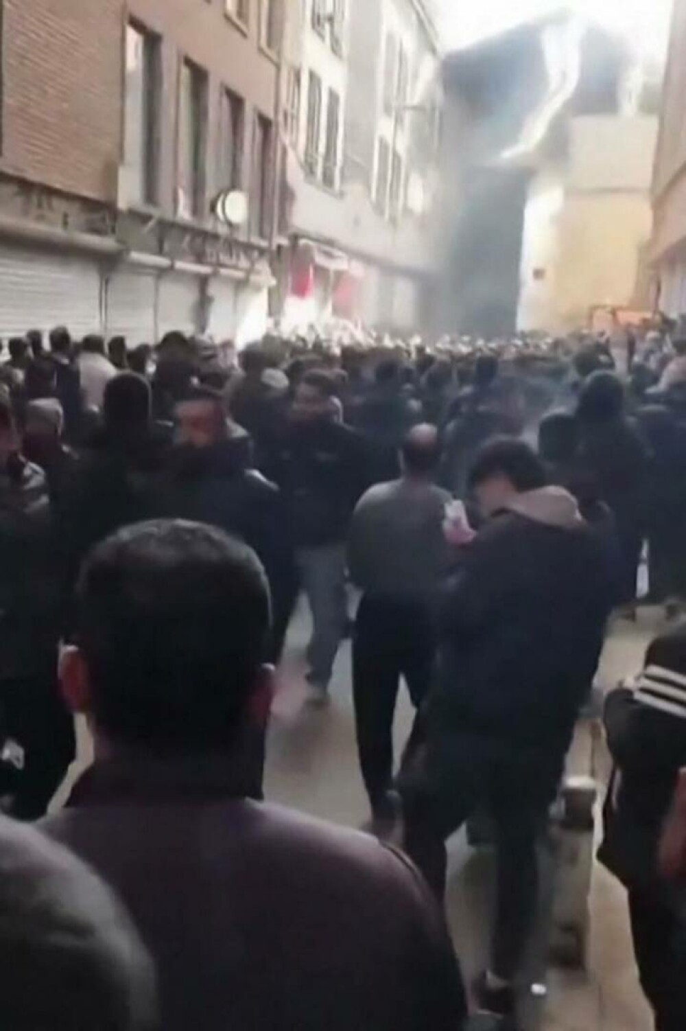 Protestele sângeroase din Iran, în imagini. Adevărate lupte s-au dat în bazarul din Teheran: „Libertate!” | GALERIE FOTO - Imaginea 7