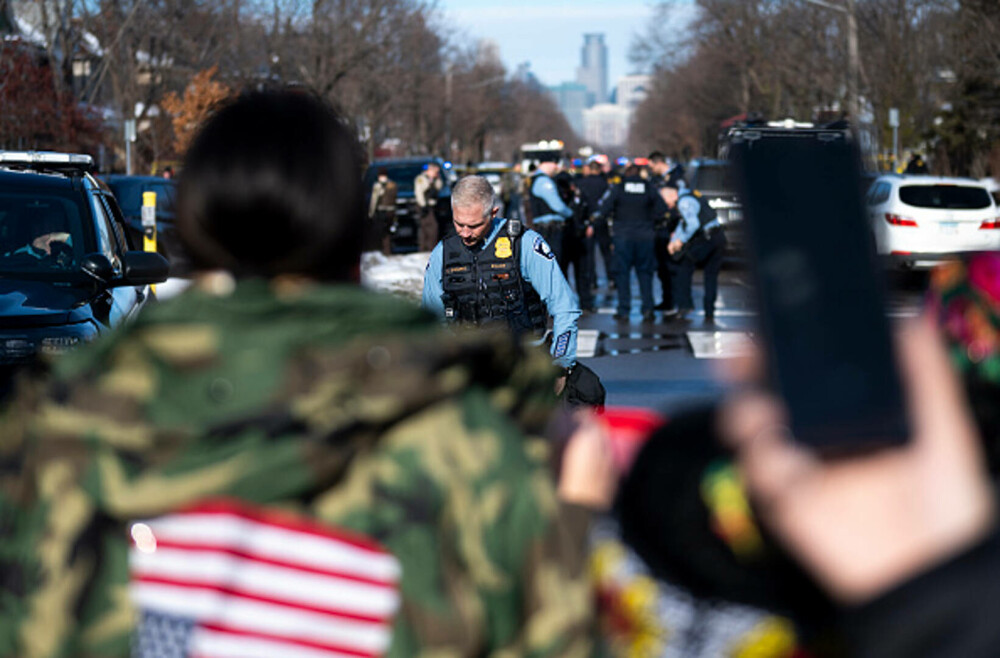 JD Vance, despre cazul femeii ucise de un agent federal în Minneapolis: „Este o tragedie provocată de ea însăşi”. VIDEO - Imaginea 10