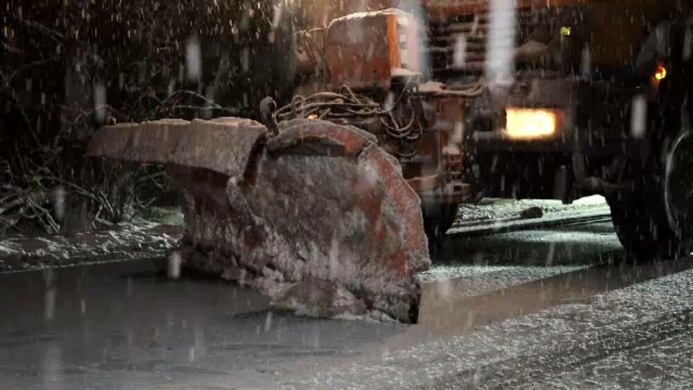 Bilanț IGSU: 15 județe afectate de ninsori. Copaci doborâți, inundații și peste 1.000 de oameni fără energie electrică - Imaginea 2