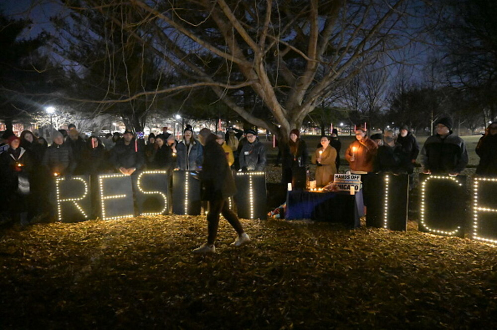 Revoltă în SUA după ce agenții pentru Imigrație au împușcat-o pe șoferița de 37 de ani. Edilul din Minneapolis, reacție dură - Imaginea 1