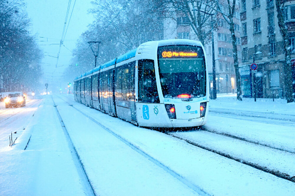 Franța, lovită de furtuna Goretti cu rafale de peste 200 km/h. Peste 380.000 de locuințe au rămas fără electricitate. FOTO - Imaginea 13