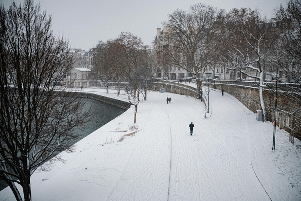 Franța, lovită de furtuna Goretti cu rafale de peste 200 km/h. Peste 380.000 de locuințe au rămas fără electricitate. FOTO - Imaginea 16