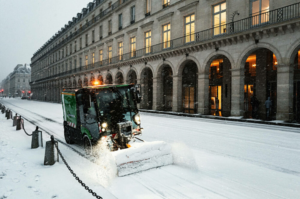Franța, lovită de furtuna Goretti cu rafale de peste 200 km/h. Peste 380.000 de locuințe au rămas fără electricitate. FOTO - Imaginea 17