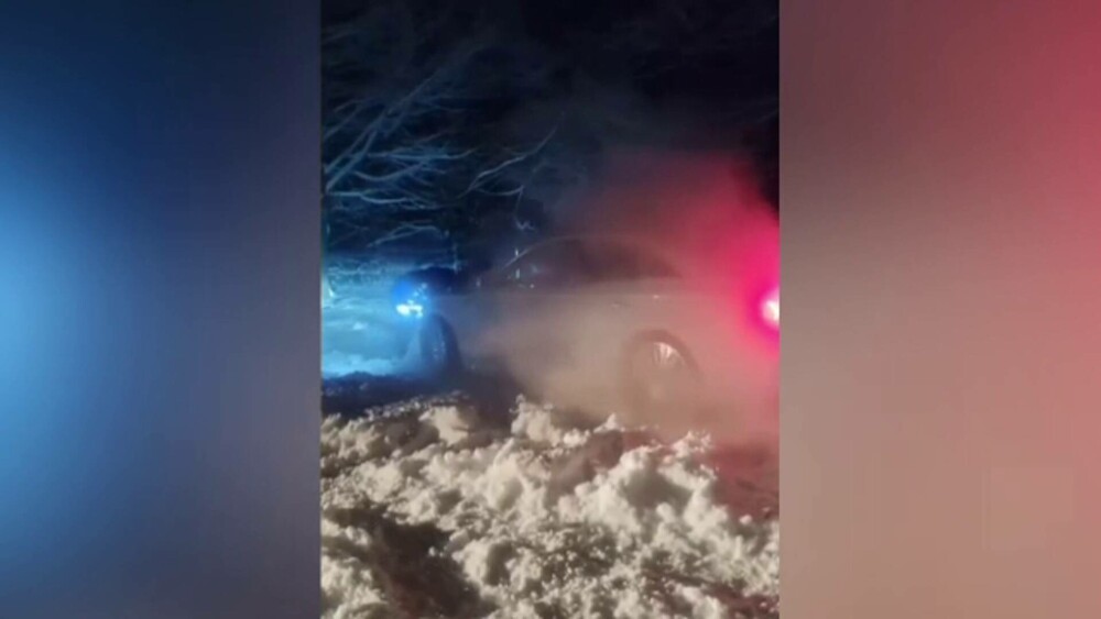 Bilanț IGSU: 15 județe afectate de ninsori. Copaci doborâți, inundații și peste 1.000 de oameni fără energie electrică - Imaginea 4