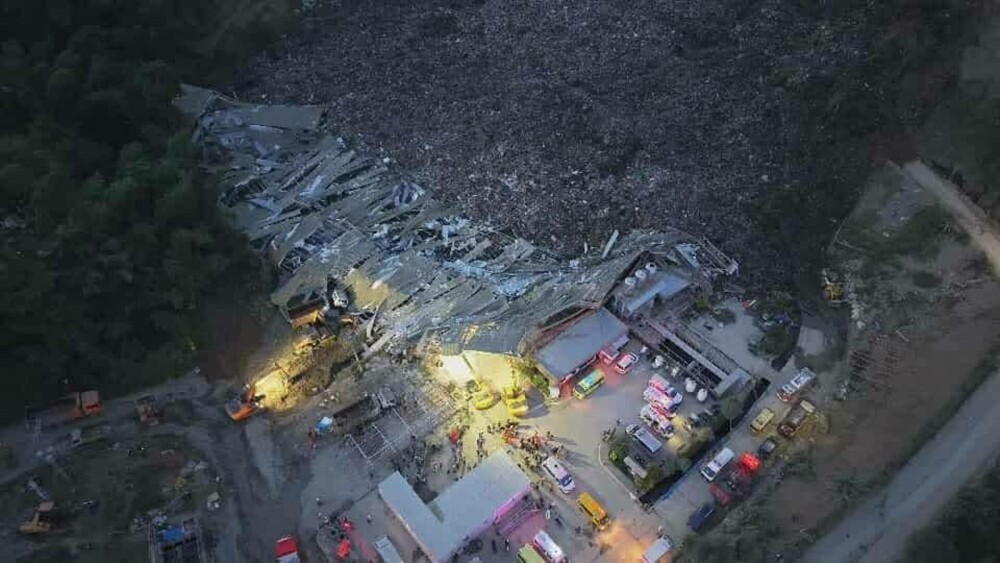 Un „munte” de gunoaie s-a prăbușit într-un oraș din Filipine, 100 de oameni au fost îngropați de vii | FOTO & VIDEO - Imaginea 3