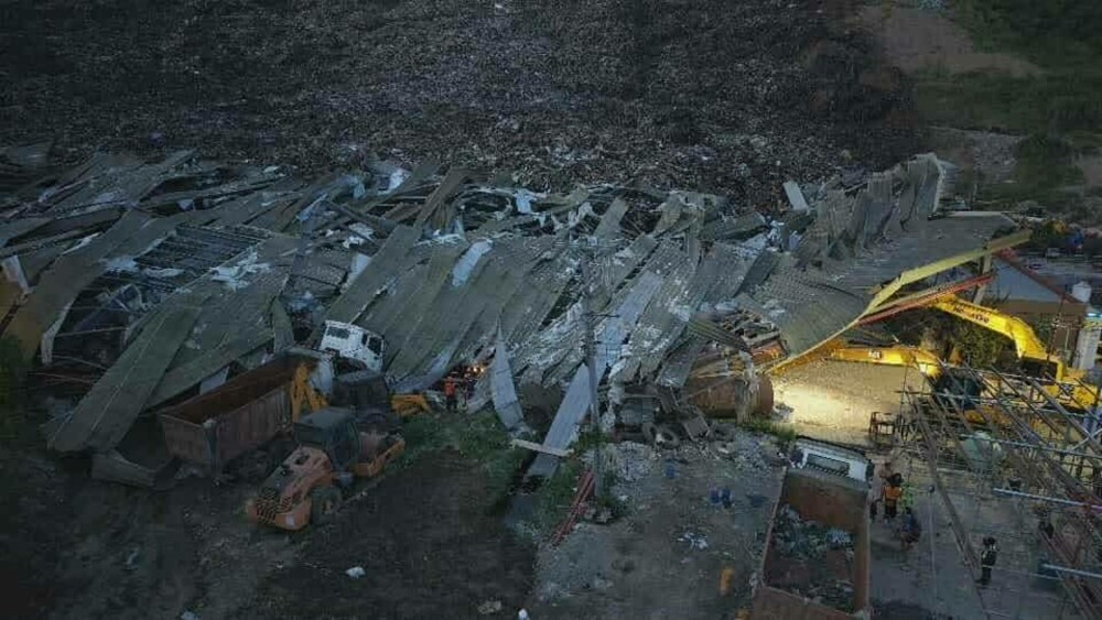 Un „munte” de gunoaie s-a prăbușit într-un oraș din Filipine, 100 de oameni au fost îngropați de vii | FOTO & VIDEO - Imaginea 7