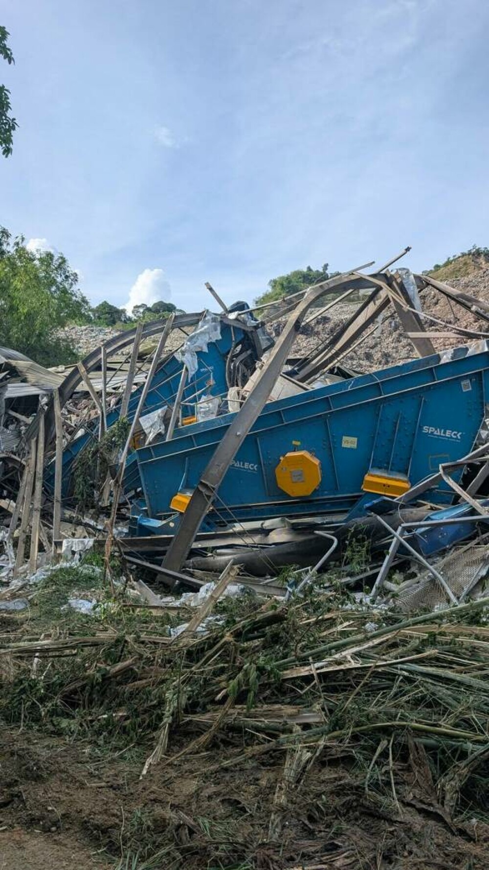 Un „munte” de gunoaie s-a prăbușit într-un oraș din Filipine, 100 de oameni au fost îngropați de vii | FOTO & VIDEO - Imaginea 10