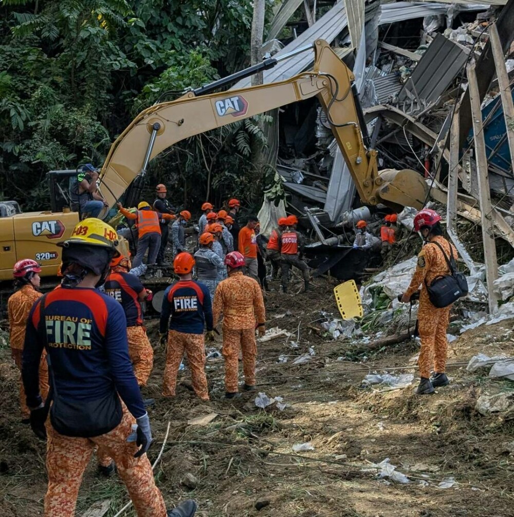 Un „munte” de gunoaie s-a prăbușit într-un oraș din Filipine, 100 de oameni au fost îngropați de vii | FOTO & VIDEO - Imaginea 12