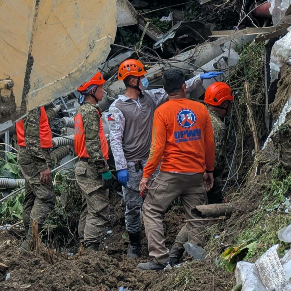 Un „munte” de gunoaie s-a prăbușit într-un oraș din Filipine, 100 de oameni au fost îngropați de vii | FOTO & VIDEO - Imaginea 26