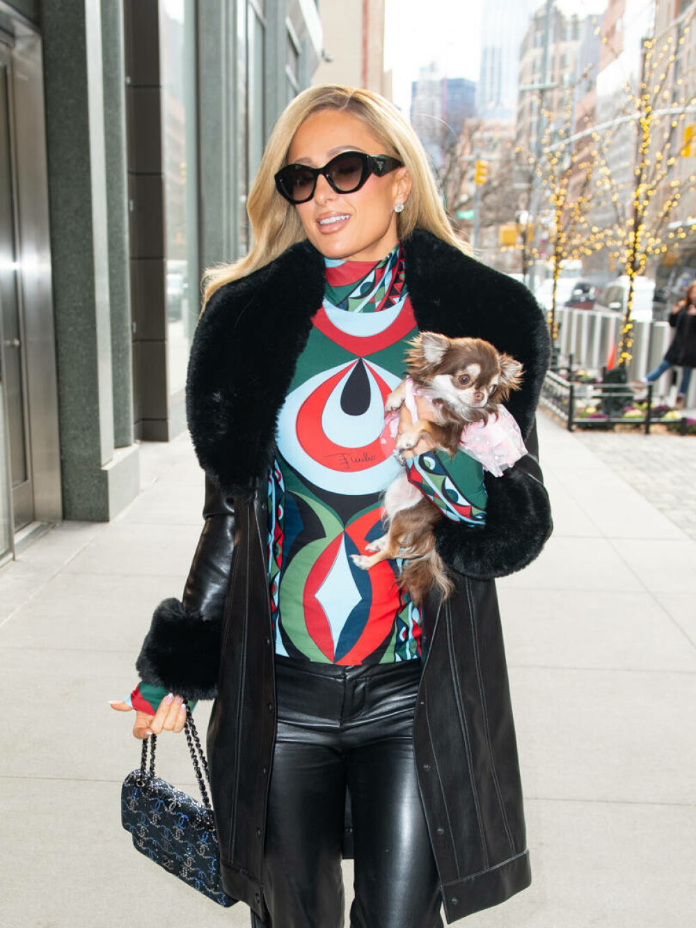 Paris Hilton a atras toate privirile pe străzile din New York, cu o ținută inspirată din anii 2000. GALERIE FOTO - Imaginea 25