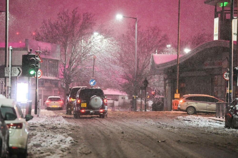 Cerul din Birmingham s-a luminat într-un roz aprins în timpul furtunii Goretti. Cauza fenomenului spectaculos. FOTO și VIDEO - Imaginea 6