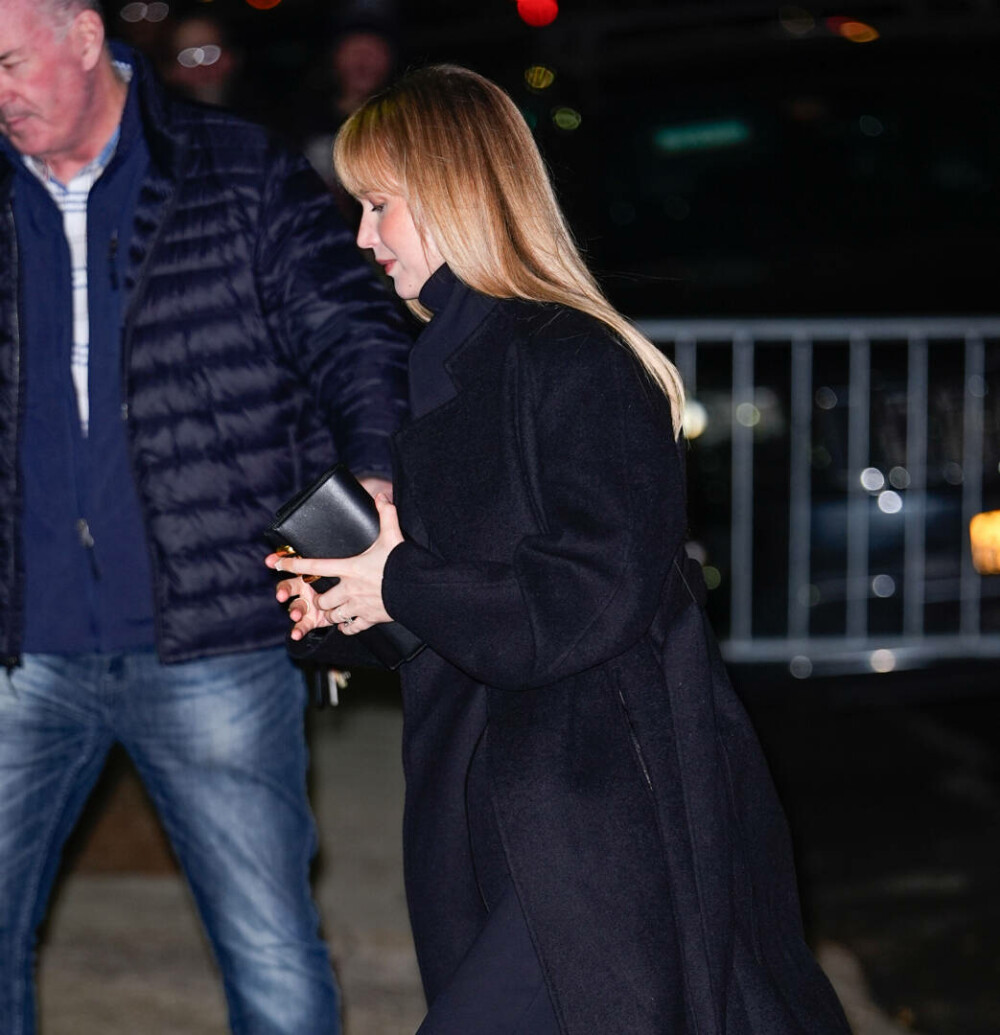 Jennifer Lawrence a început anul nou cu un look îndrăzneț și a vorbit despre rolul intens din „Die My Love”. FOTO - Imaginea 12