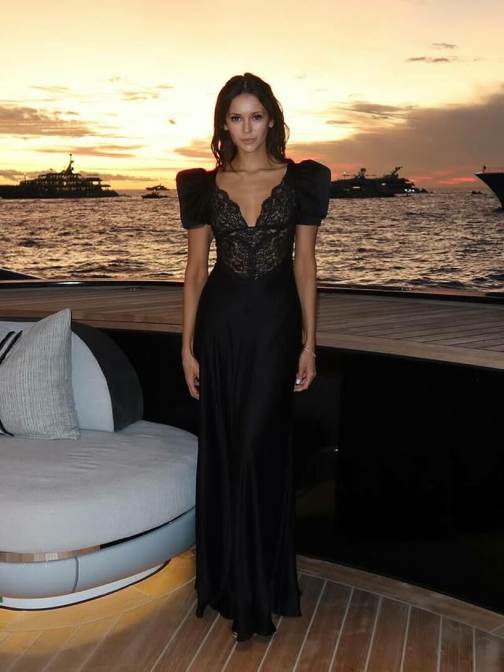 Nina Dobrev, vedeta din The Vampire Diaries, și-a sărbătorit ziua de naștere | GALERIE FOTO - Imaginea 9