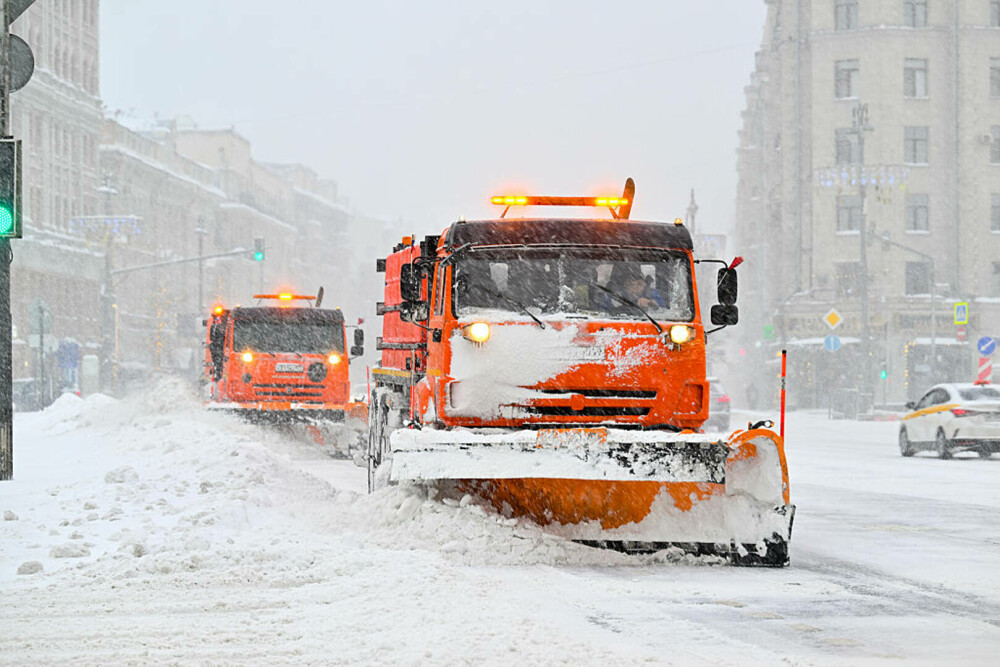 Moscova, îngropată în zăpadă. Aeroportul Șeremetievo a suspendat zborurile și mii de pasageri sunt blocați. GALERIE FOTO - Imaginea 2