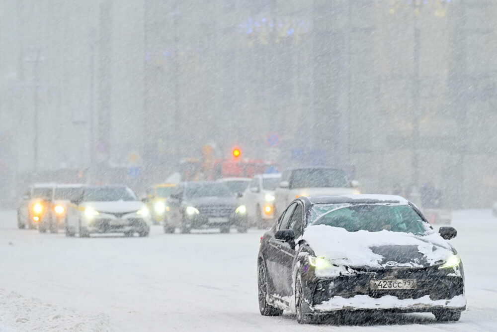 Moscova, îngropată în zăpadă. Aeroportul Șeremetievo a suspendat zborurile și mii de pasageri sunt blocați. GALERIE FOTO - Imaginea 6