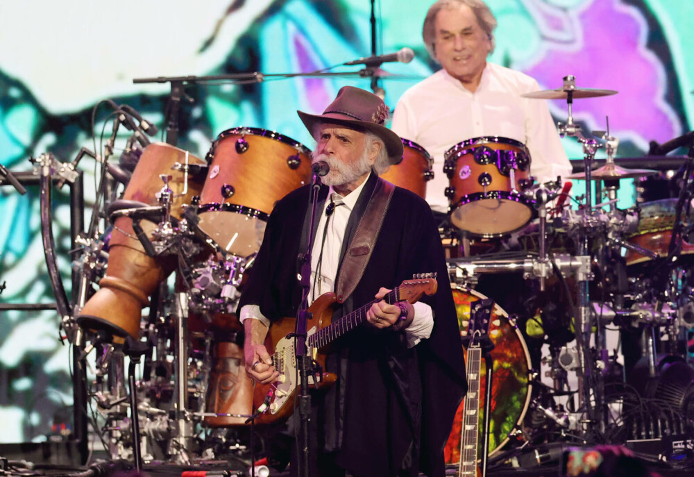 Bob Weir, chitaristul legendarei trupe rock Grateful Dead, a murit la 78 de ani. Momente iconice de pe scenă. GALERIE FOTO - Imaginea 4