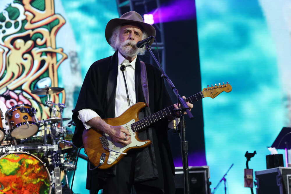 Bob Weir, chitaristul legendarei trupe rock Grateful Dead, a murit la 78 de ani. Momente iconice de pe scenă. GALERIE FOTO - Imaginea 11