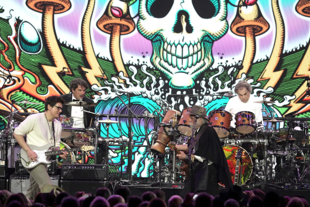 Bob Weir, chitaristul legendarei trupe rock Grateful Dead, a murit la 78 de ani. Momente iconice de pe scenă. GALERIE FOTO - Imaginea 24