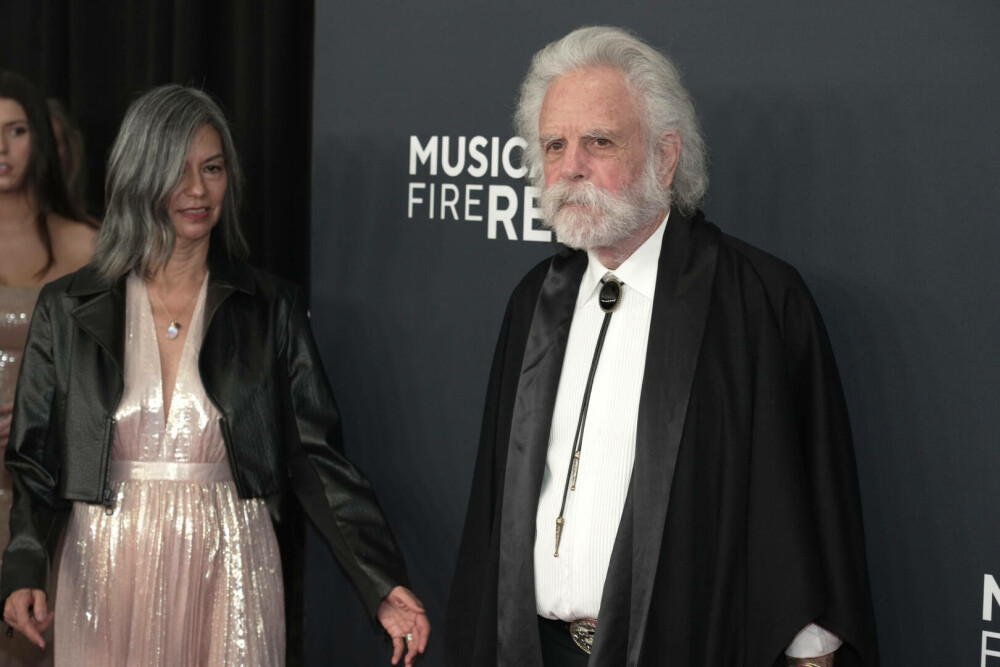 Bob Weir, chitaristul legendarei trupe rock Grateful Dead, a murit la 78 de ani. Momente iconice de pe scenă. GALERIE FOTO - Imaginea 29