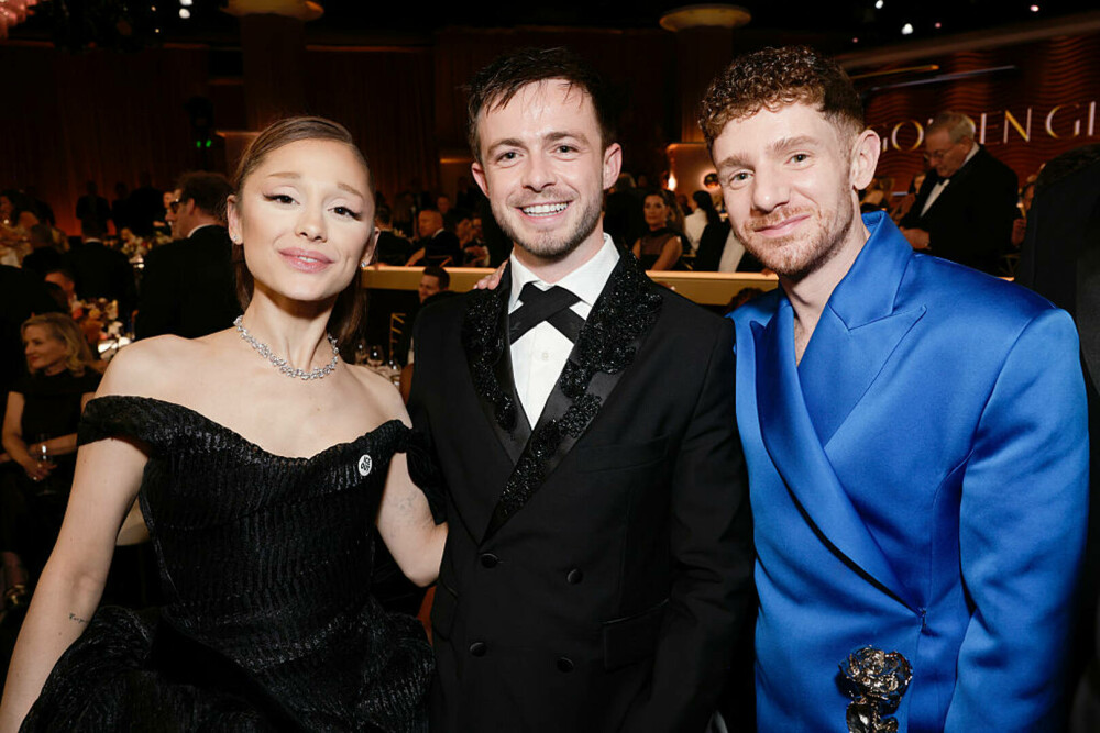 FOTO. Unele vedete de la Hollywood au protestat față de agenții ICE la Globurile de Aur 2026. Cum a apărut Ariana Grande - Imaginea 5