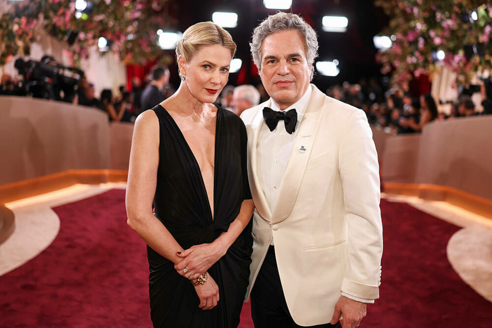 FOTO. Unele vedete de la Hollywood au protestat față de agenții ICE la Globurile de Aur 2026. Cum a apărut Ariana Grande - Imaginea 9