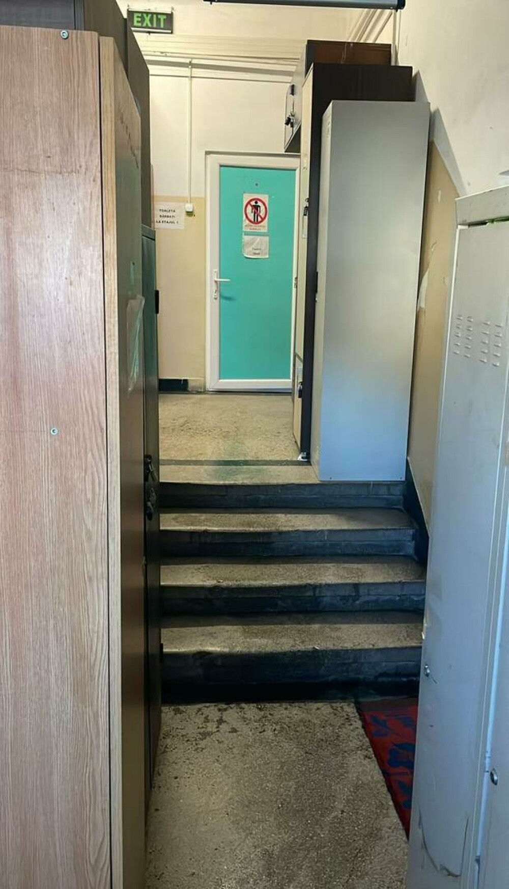 Sindicatul Europol: Holurile Brigăzii Rutiere din București sunt pline de dulapuri instabile. Șoferii trebuie să poarte cască - Imaginea 1