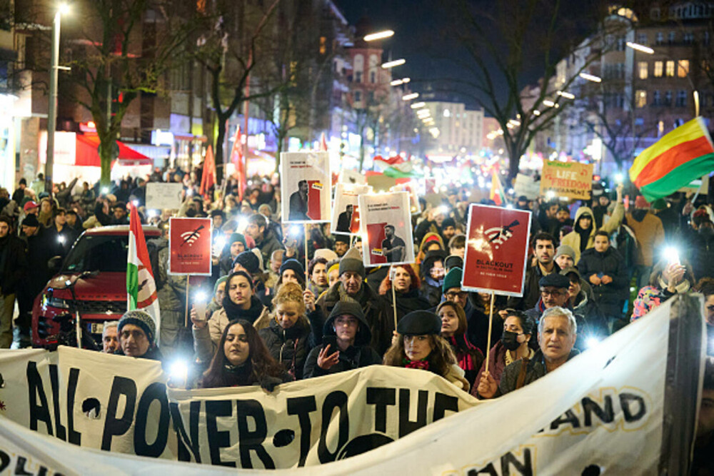 Un medic din Iran a dezvăluit că au fost amenințați că vor fi arestați dacă tratează protestatari răniți - Imaginea 13