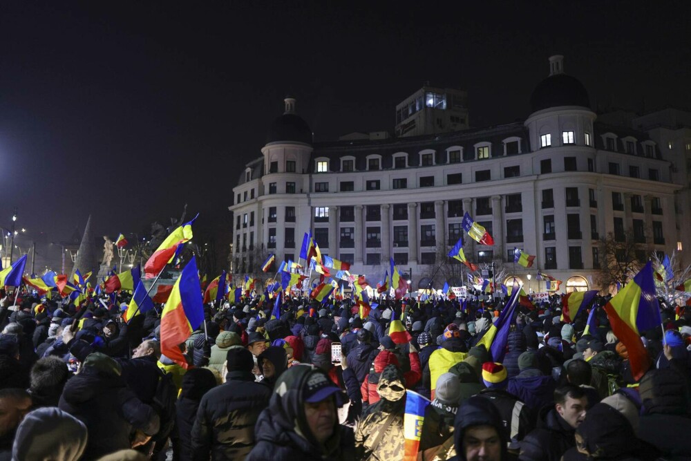 Protest în București față de măsurile luate de Guvern. Traficul spre Piaţa Victoriei este blocat pe un sens | FOTO - Imaginea 1