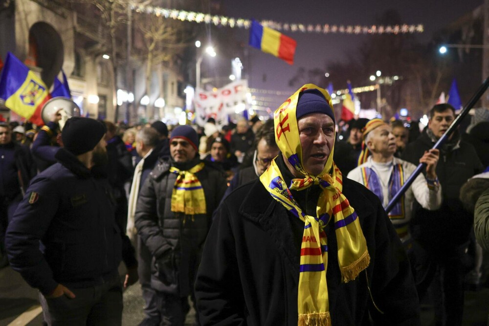 Protest în București față de măsurile luate de Guvern. Traficul spre Piaţa Victoriei este blocat pe un sens | FOTO - Imaginea 3