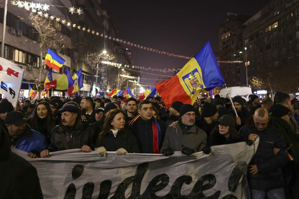Protest în București față de măsurile luate de Guvern. Traficul spre Piaţa Victoriei este blocat pe un sens | FOTO - Imaginea 4