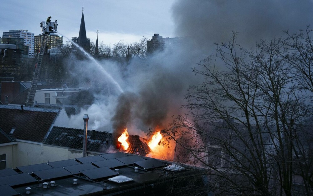 Explozie puternică urmată de un incendiu de amploare, în centrul orașului Utrecht. Sunt cel puțin patru răniți - Imaginea 1