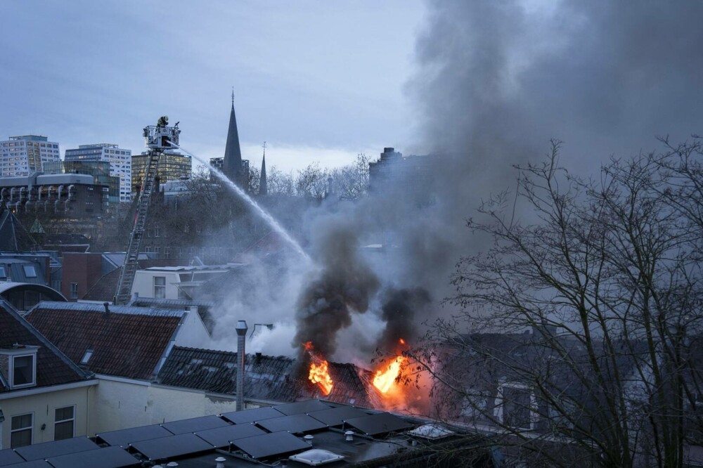 Explozie puternică urmată de un incendiu de amploare, în centrul orașului Utrecht. Sunt cel puțin patru răniți - Imaginea 3