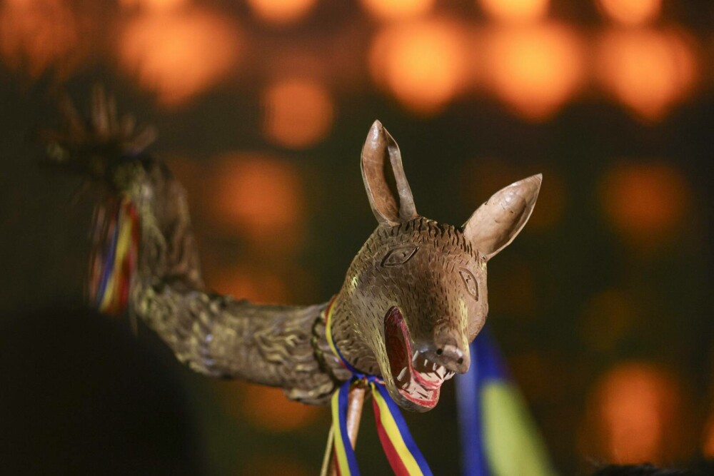 Protest în București față de măsurile luate de Guvern. Traficul spre Piaţa Victoriei este blocat pe un sens | FOTO - Imaginea 8