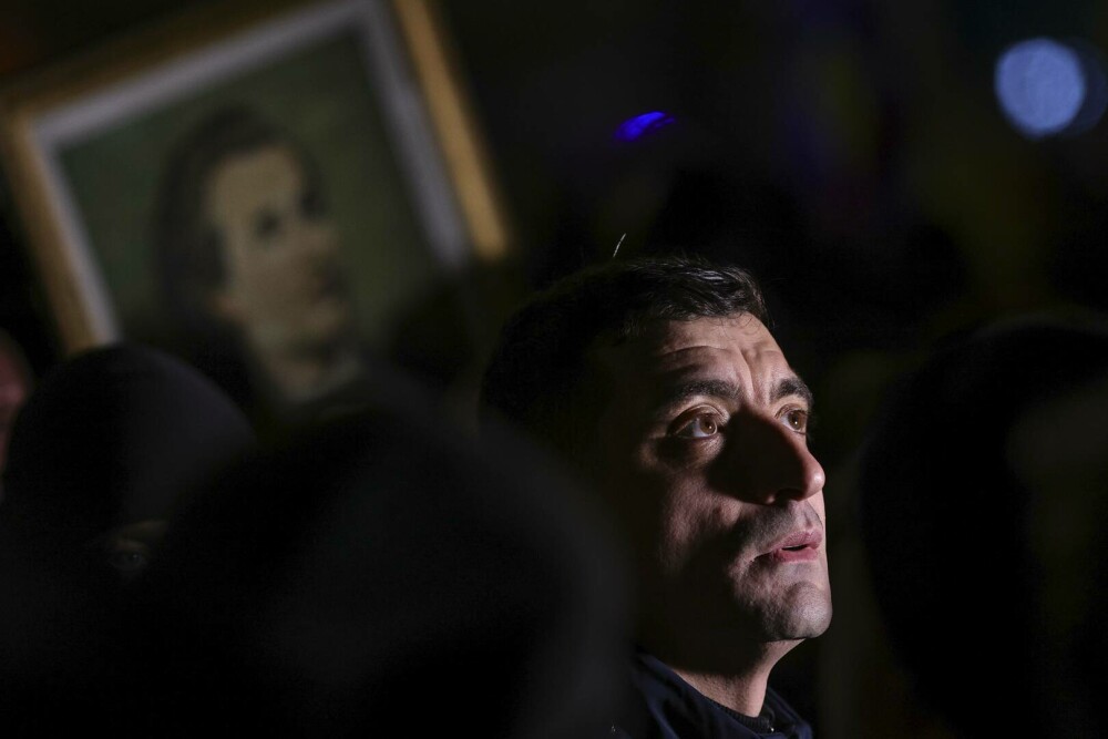 Protest în București față de măsurile luate de Guvern. Traficul spre Piaţa Victoriei este blocat pe un sens | FOTO - Imaginea 9