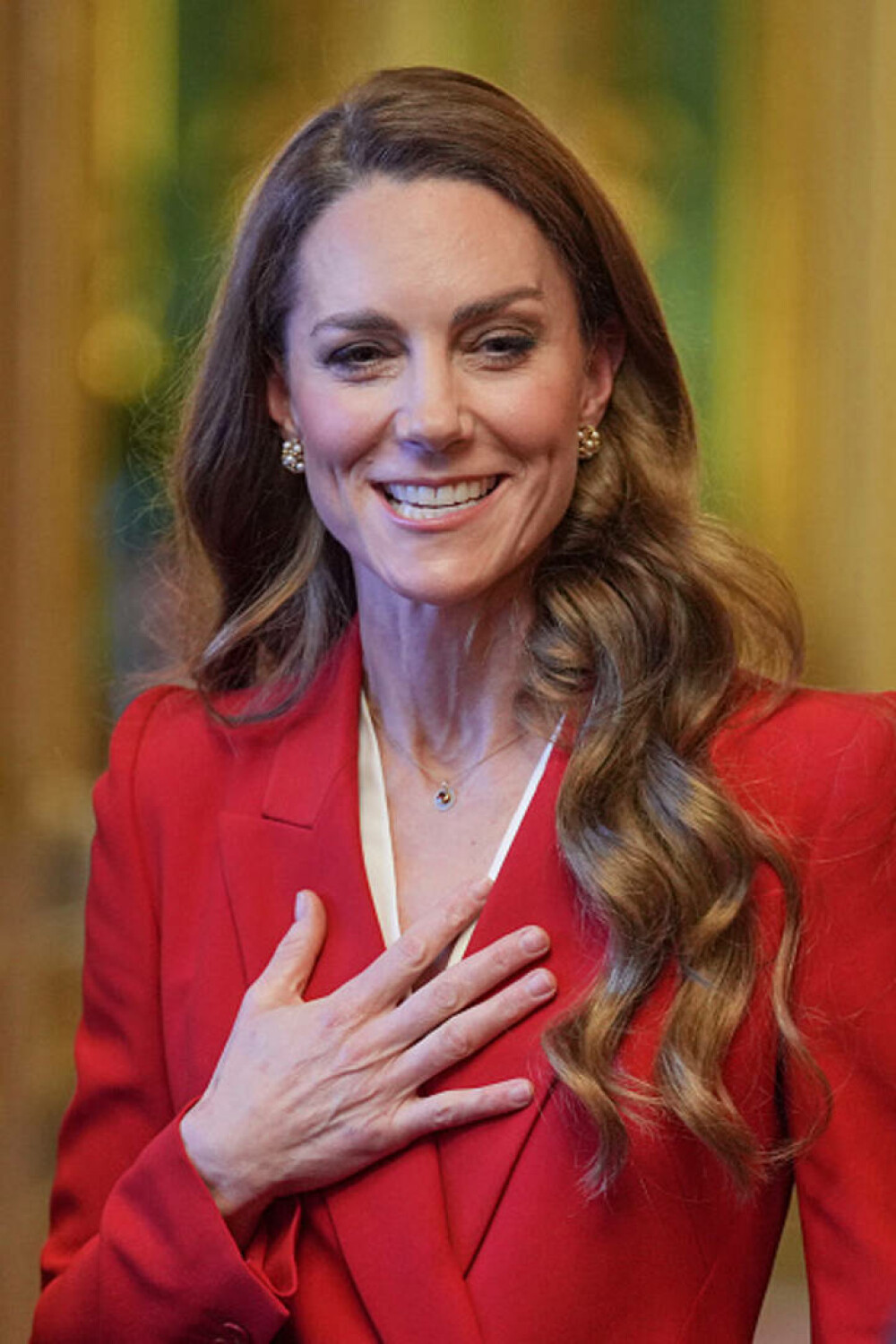 Prințesa de Wales a furat toate privirile într-un costum roșu îndrăzneț. Apariție elegantă la Castelul Windsor. GALERIE FOTO - Imaginea 15