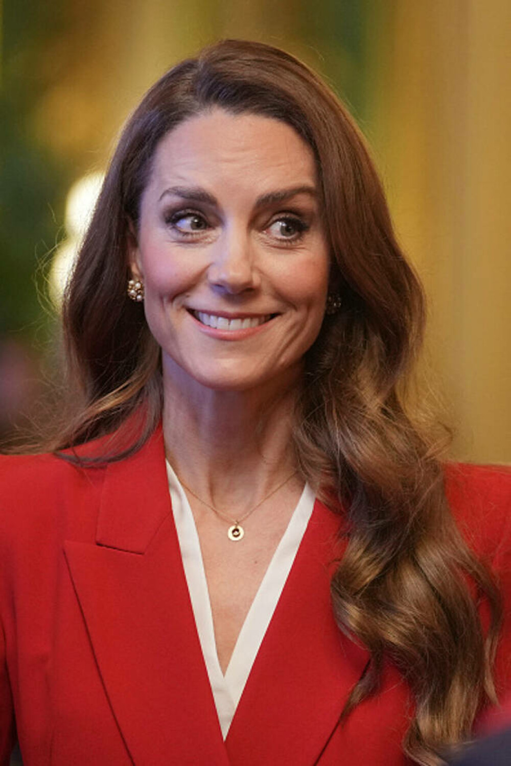 Prințesa de Wales a furat toate privirile într-un costum roșu îndrăzneț. Apariție elegantă la Castelul Windsor. GALERIE FOTO - Imaginea 18