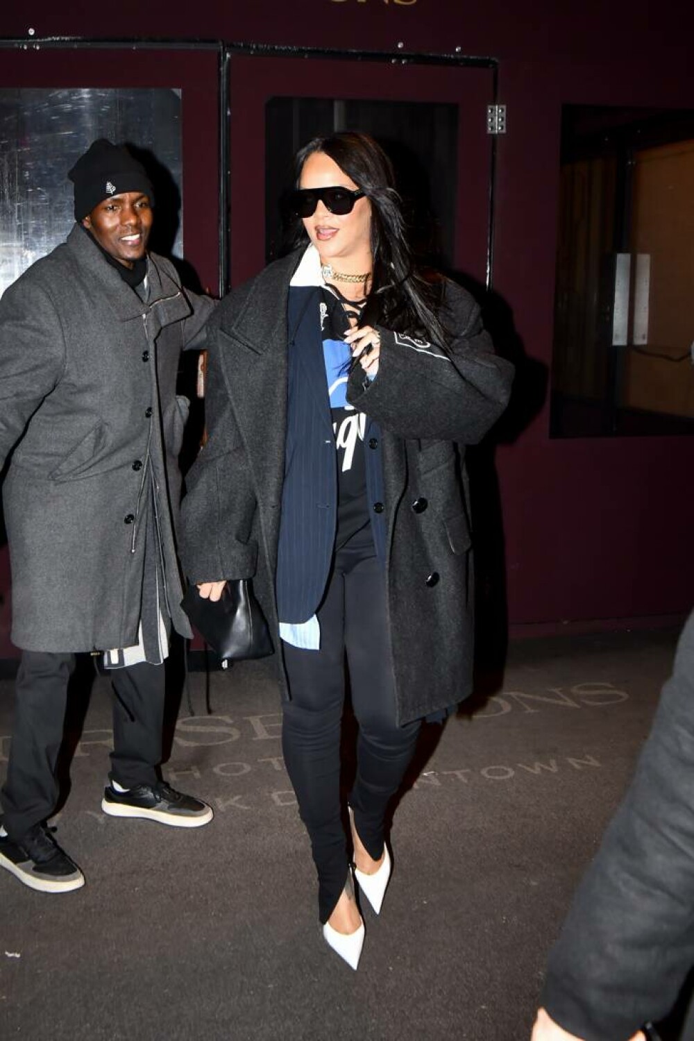 Rihanna, apariție elegantă pe străzile din New York, după lansarea albumului lui A$AP Rocky. FOTO - Imaginea 22