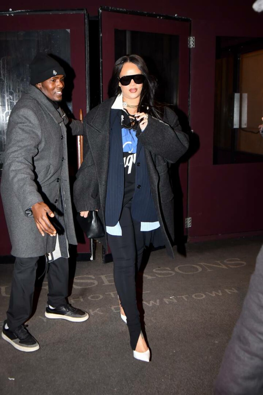 Rihanna, apariție elegantă pe străzile din New York, după lansarea albumului lui A$AP Rocky. FOTO - Imaginea 24