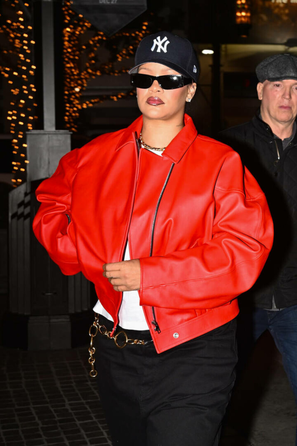 Rihanna, apariție elegantă pe străzile din New York, după lansarea albumului lui A$AP Rocky. FOTO - Imaginea 27