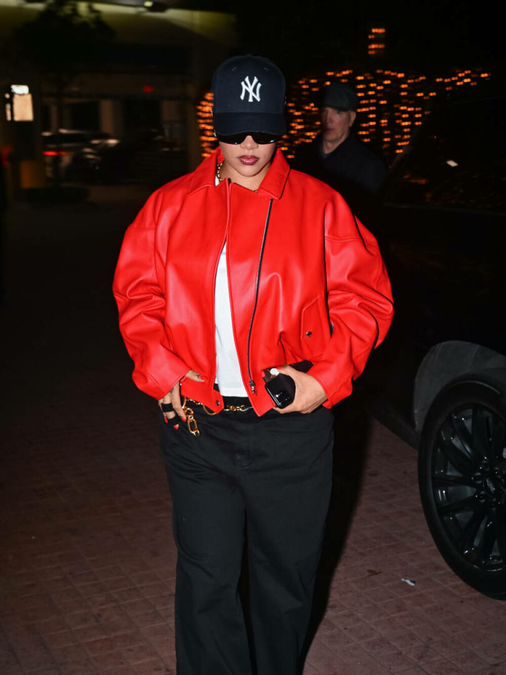 Rihanna, apariție elegantă pe străzile din New York, după lansarea albumului lui A$AP Rocky. FOTO - Imaginea 28