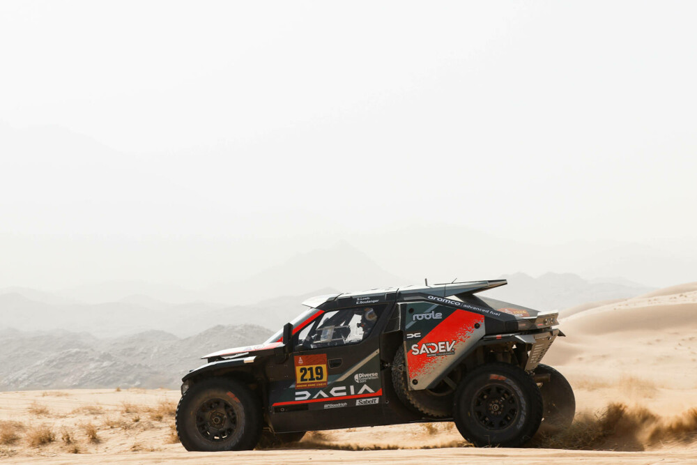 Performanță istorică. Dacia a câștigat legendarul Raliu Dakar - Imaginea 1