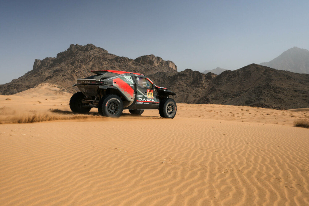 Performanță istorică. Dacia a câștigat legendarul Raliu Dakar - Imaginea 4