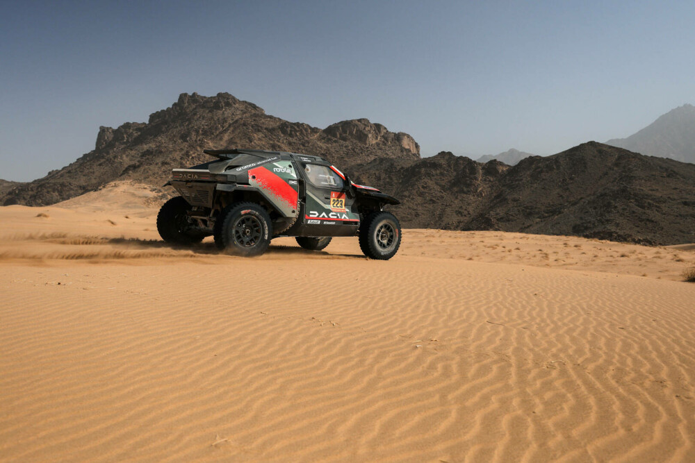 Performanță istorică. Dacia a câștigat legendarul Raliu Dakar - Imaginea 5