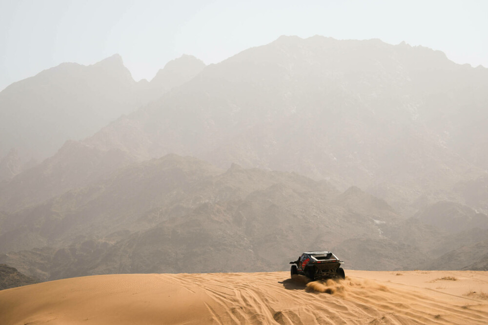 Performanță istorică. Dacia a câștigat legendarul Raliu Dakar - Imaginea 6