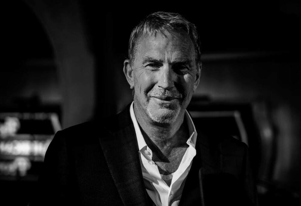 Kevin Costner împlinește 71 de ani. De la roluri de figurație la statutul de legendă a filmului. GALERIE FOTO - Imaginea 14